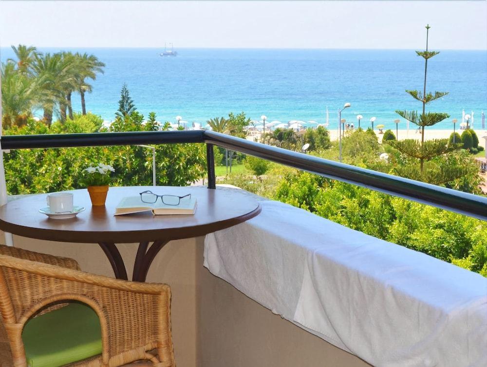Hotel Kleopatra Carina 2*
