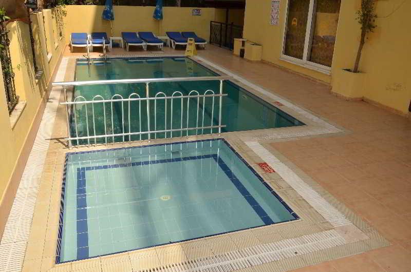 Azak Aparthotel 3*
