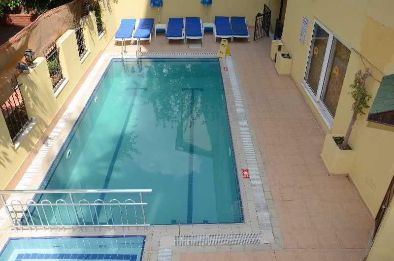 Azak Aparthotel 3*