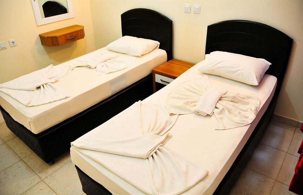 Mitos Aparthotel 2*