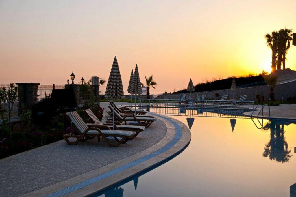 Carlijn Met Prive-zwembad, Veel Privacy En Panoramisch Uitzicht Op Zee, Op Luxe * Alanya