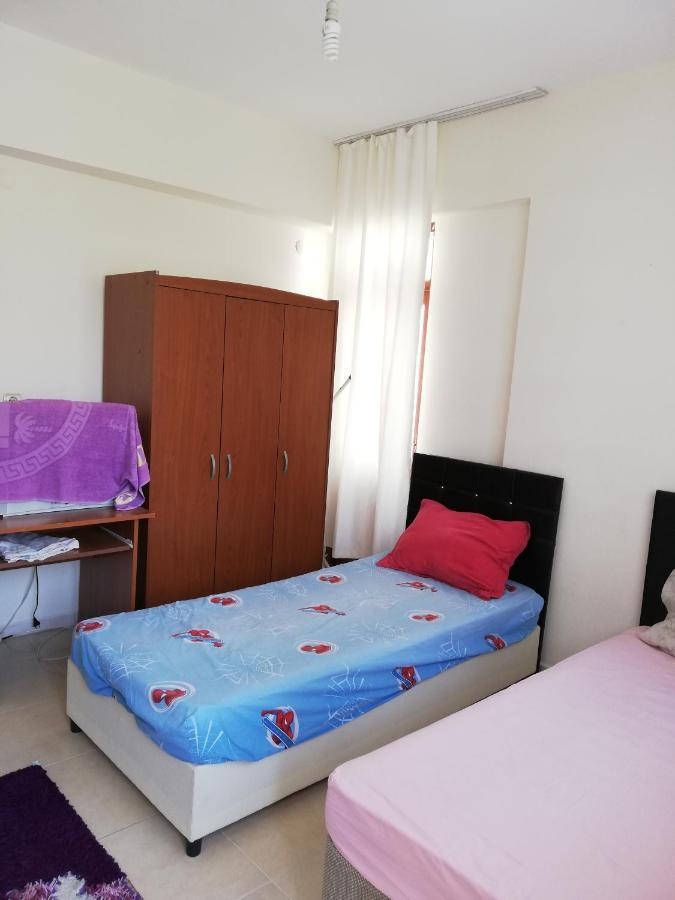 Caner Sitesi Apt No:211b Blok/b Kat:2 No:5 *