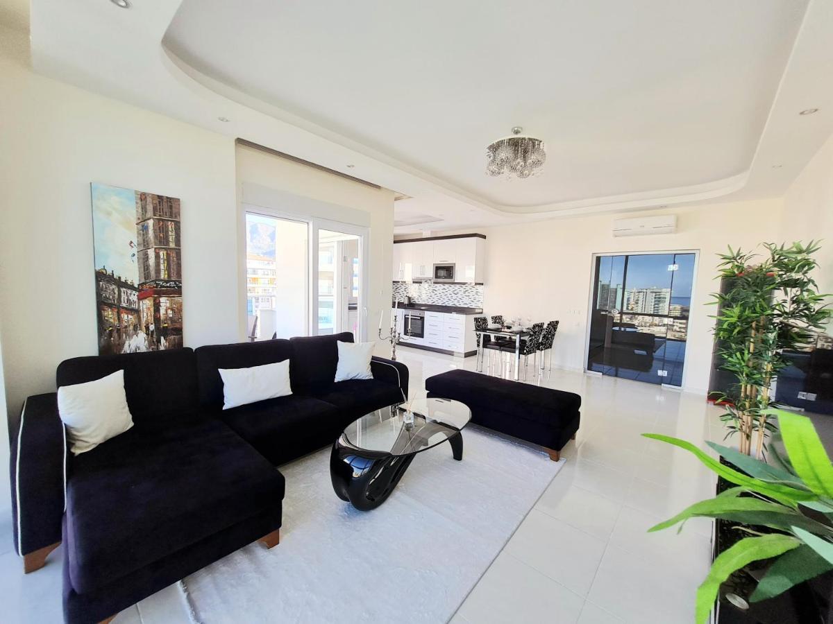 Luxury Apartment *