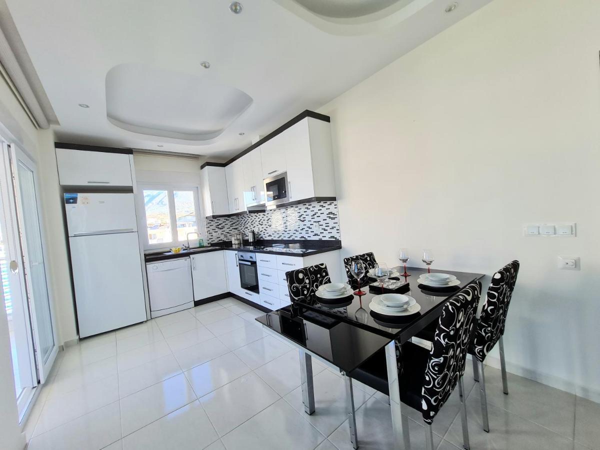 Luxury Apartment *