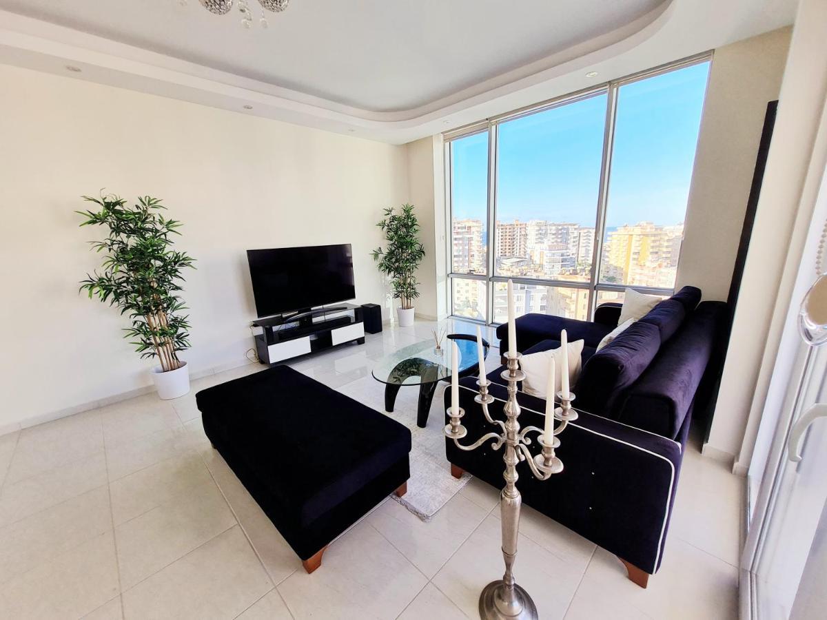 Luxury Apartment *