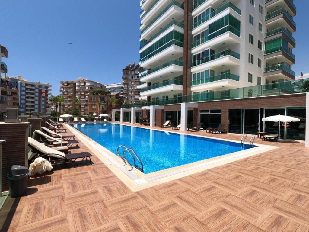 Sun Palace Garden Apartment *