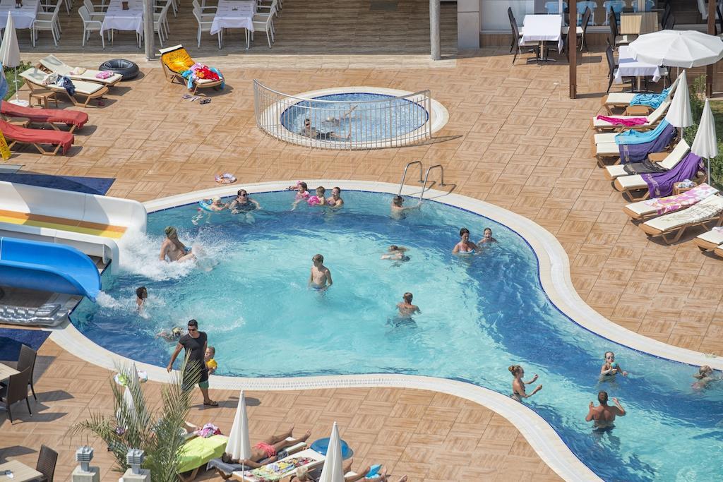 Crystal Towers Lejlighedshotel