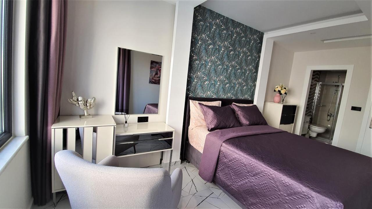 Art Luxury In The Center Of Apartment