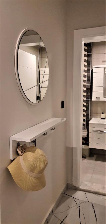 Art Luxury In The Center Of Apartment