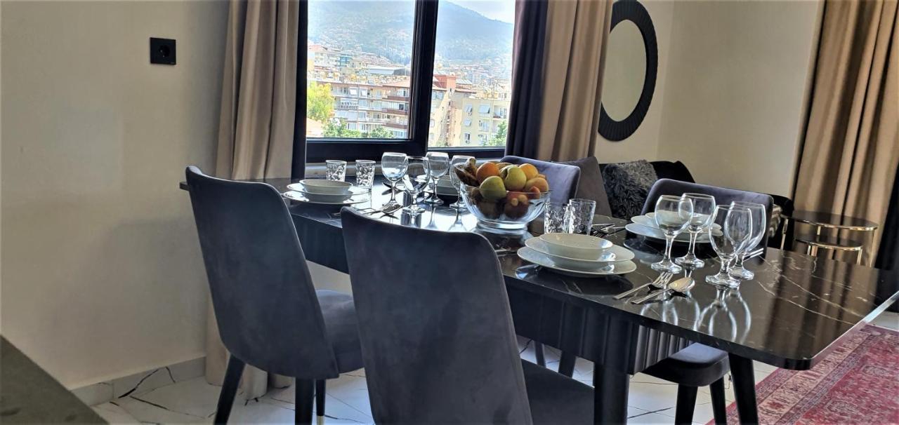 Art Luxury In The Center Of Apartment