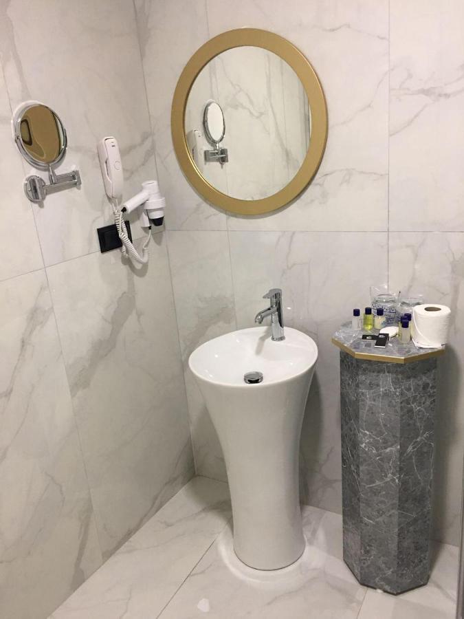 Karikatuer Bi 4*