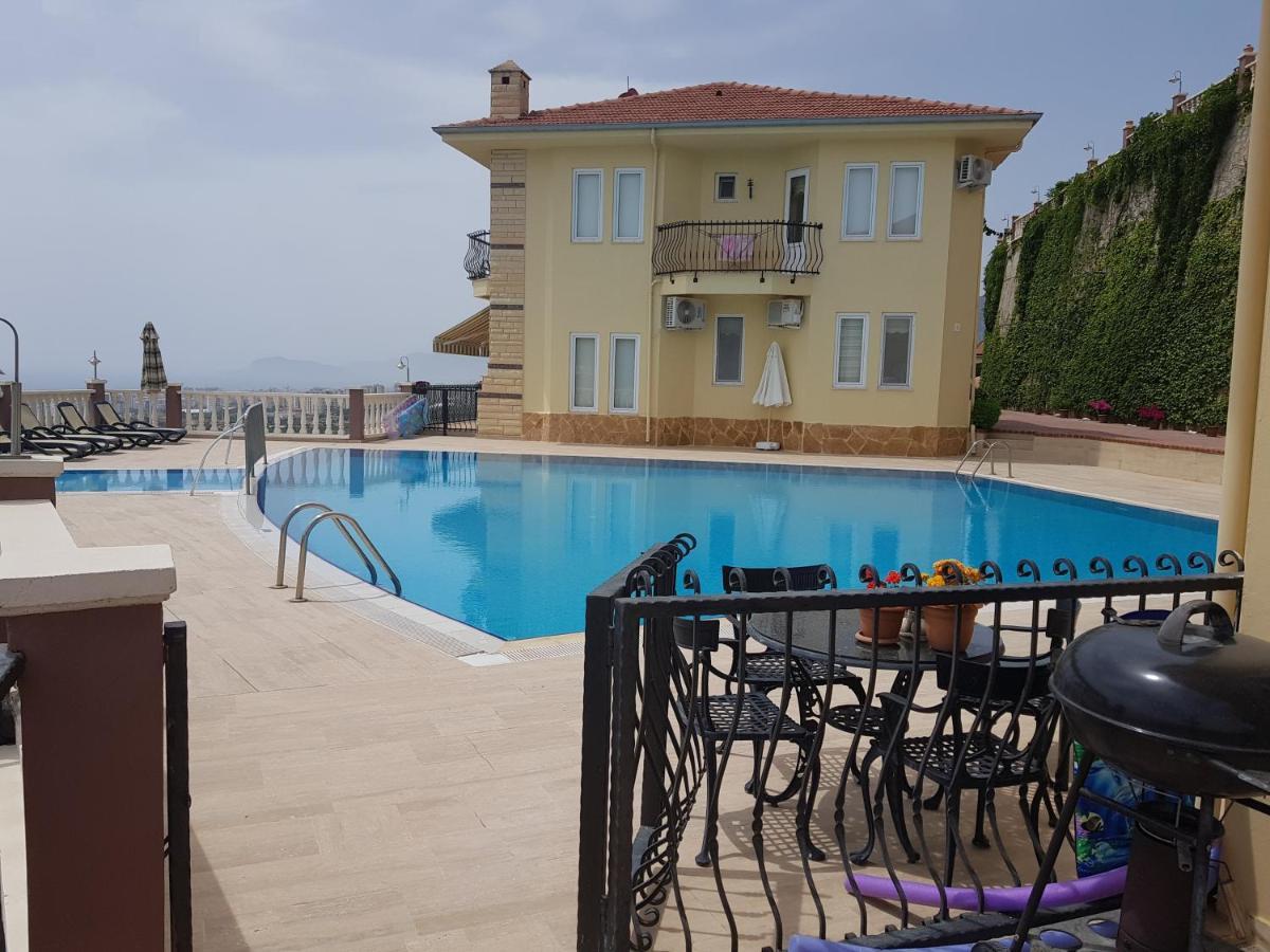 Villa Goldcity 3 Bedroom *