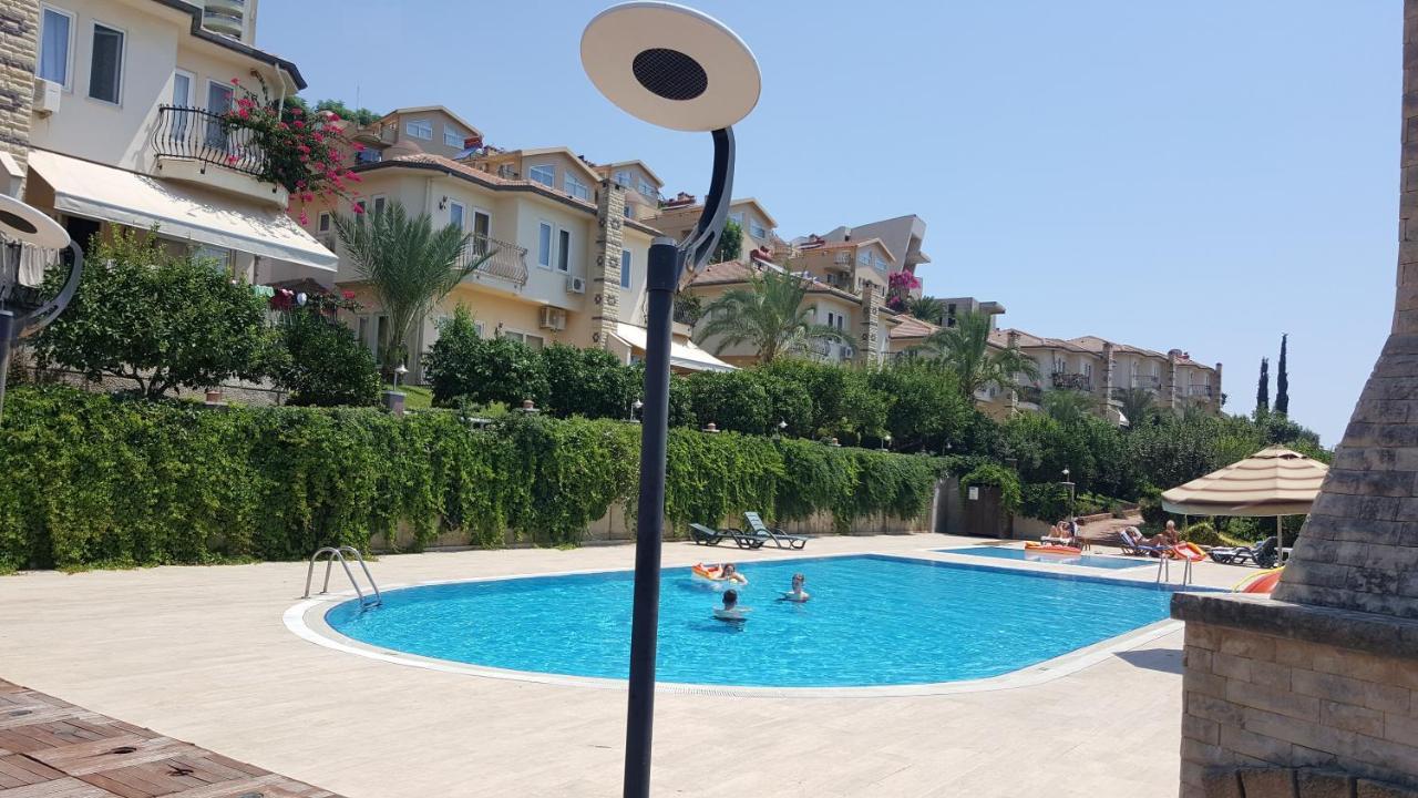 Villa Goldcity 3 Bedroom *