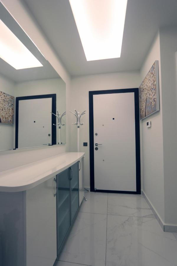 Apartment 26 Cleopatra Legacy No 8