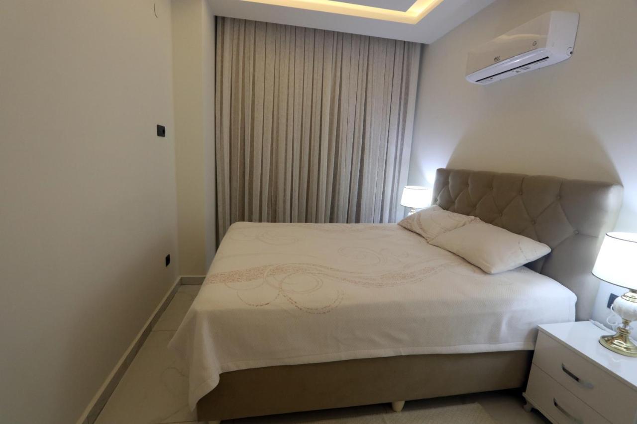 Apartment 26 Cleopatra Legacy No 8 *