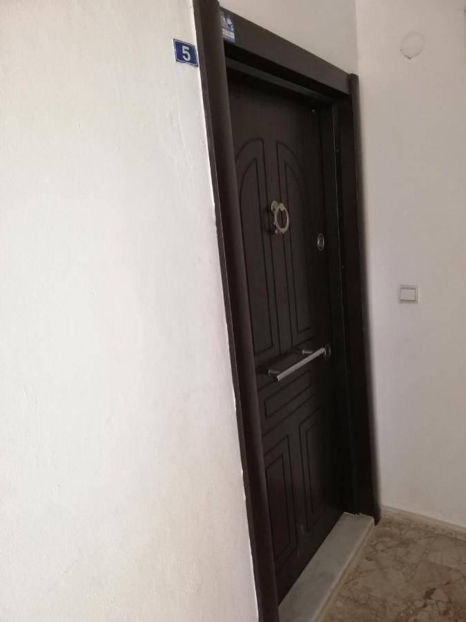 Daire Caner Sitesi Apt No:211b Blok/b Kat:2 No:5 *
