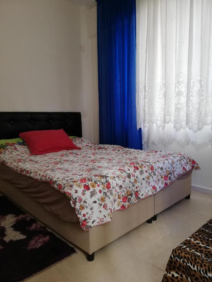 Caner Sitesi Apt No:211b Blok/b Kat:2 No:5 *