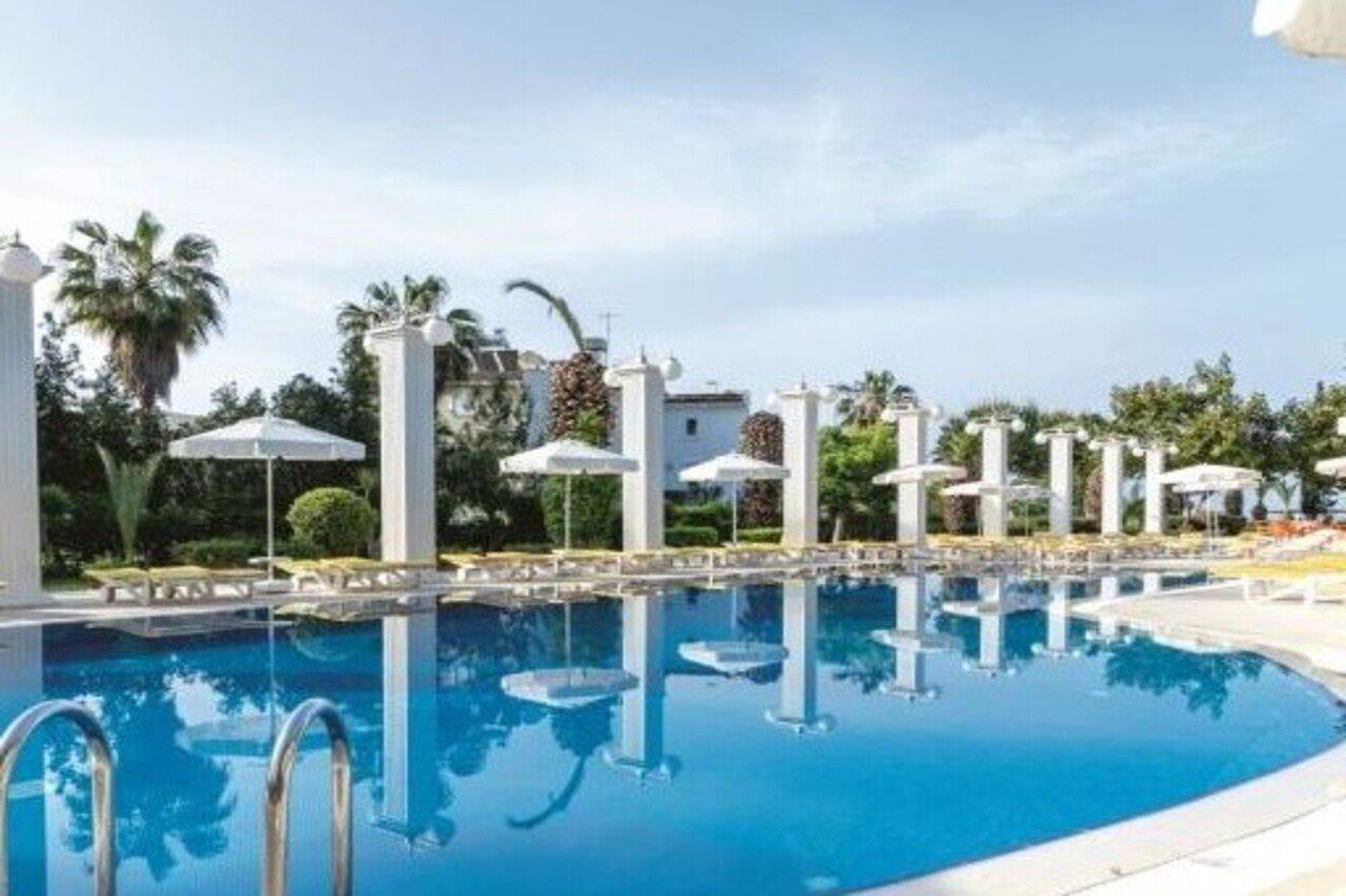 Club Aqua Plaza Hotel 4*