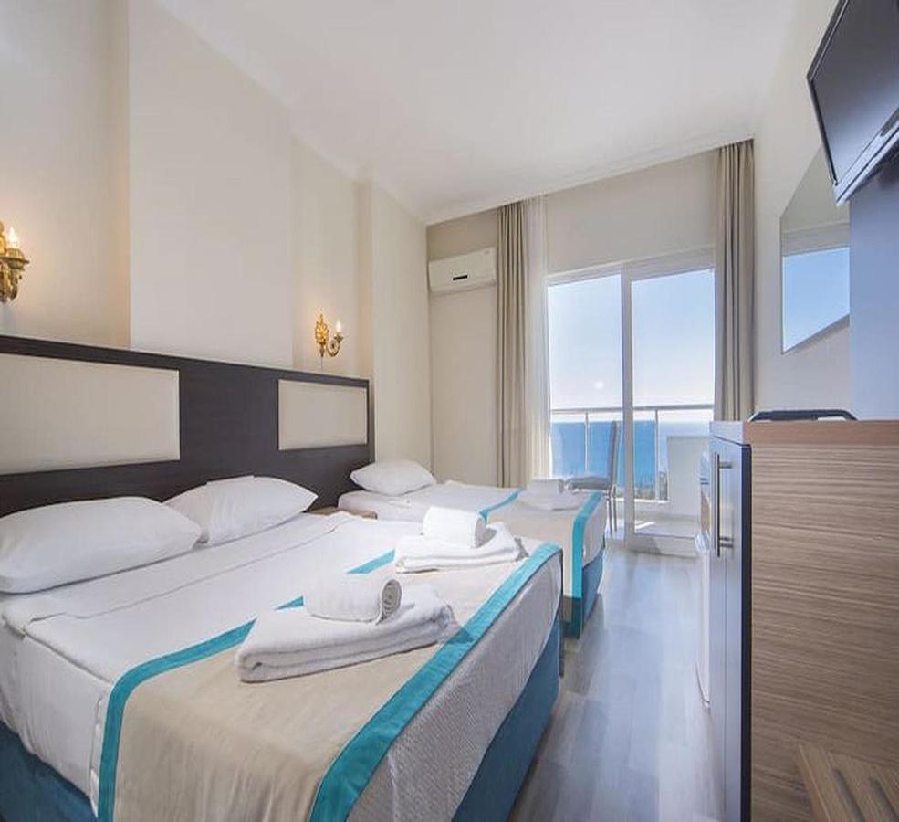 Grand Juno Beach Hotel