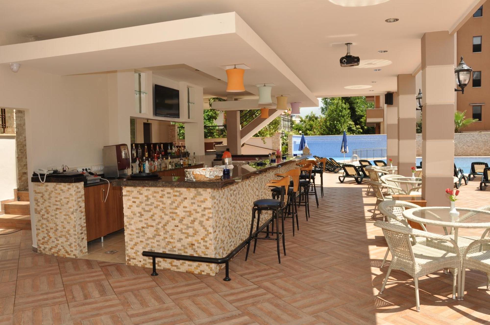 Aparthotel Almera Park