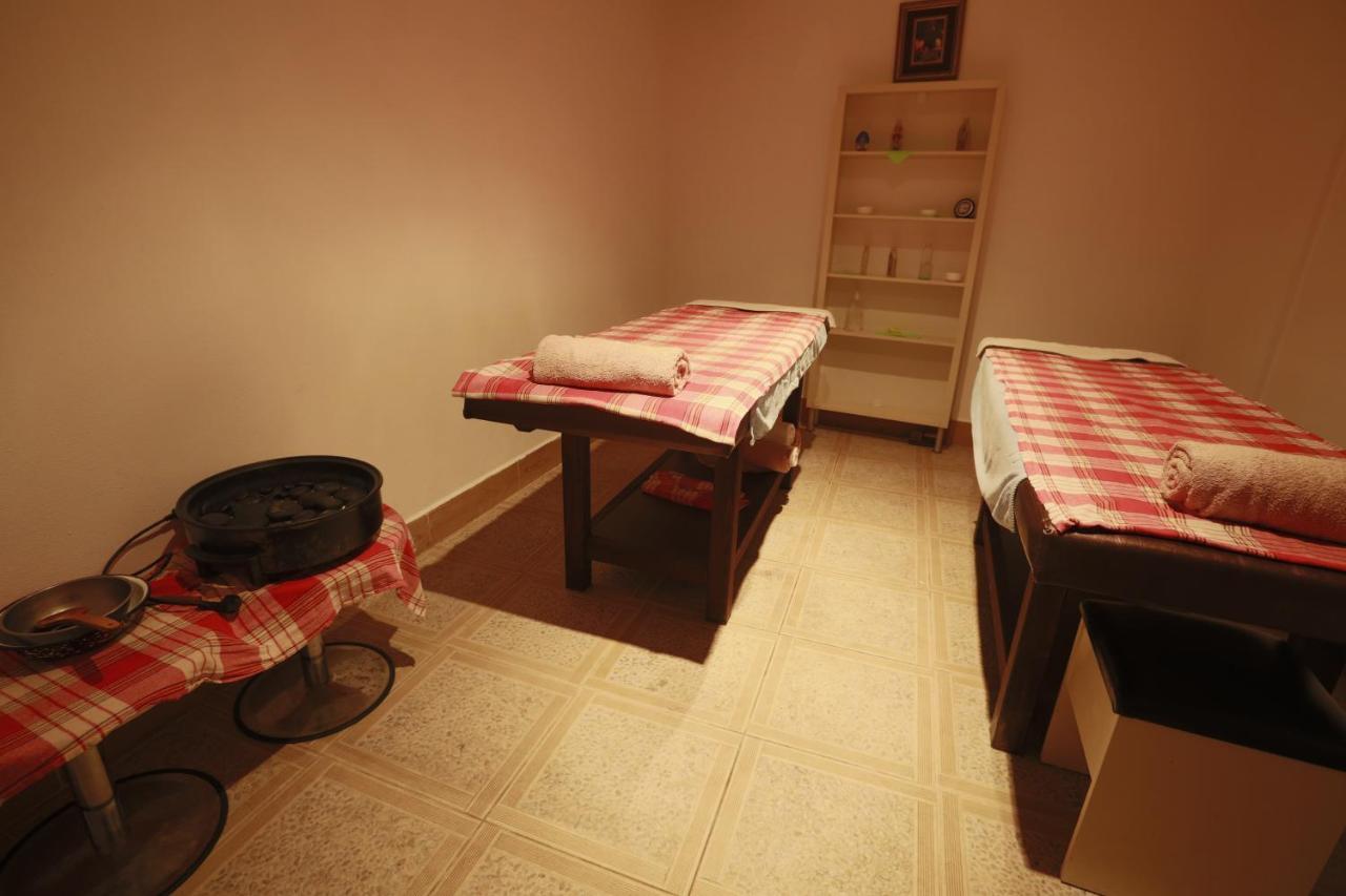 Almera Park 3*