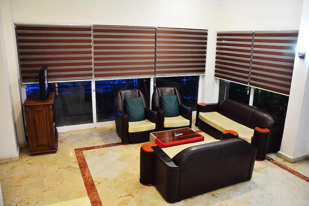 Aparthotel Arsi Sweet 2*