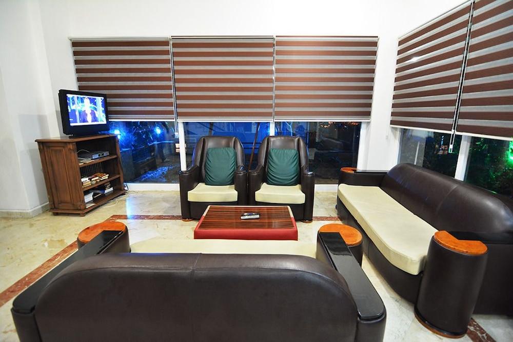 Arsi Sweet Aparthotel 2*