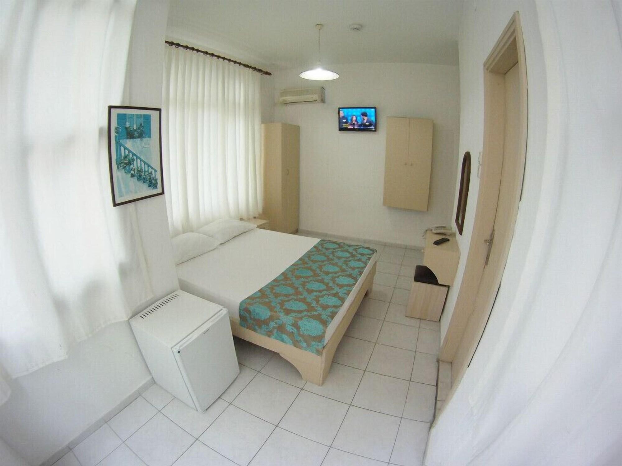 Hotel Kleopatra Carina 2*