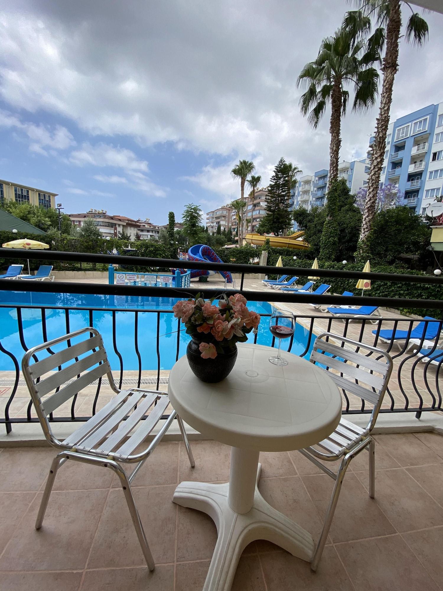 Aparthotel Select & 3*