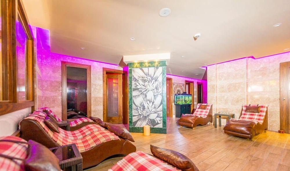 Aparthotel Lavinia &