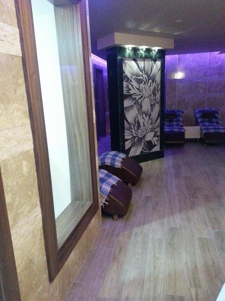Aparthotel Lavinia &