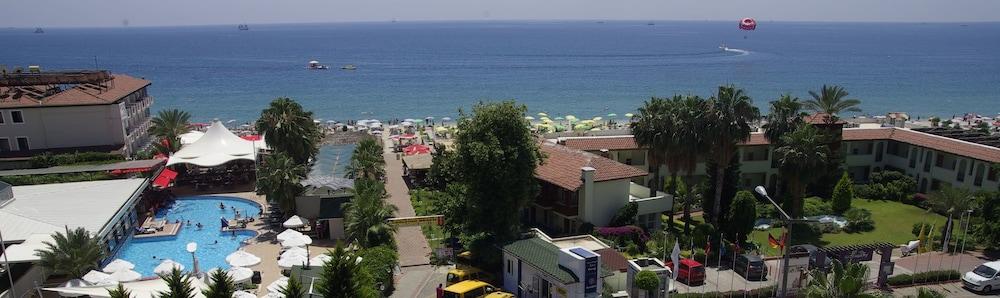 Aparthotel Delfino 3*