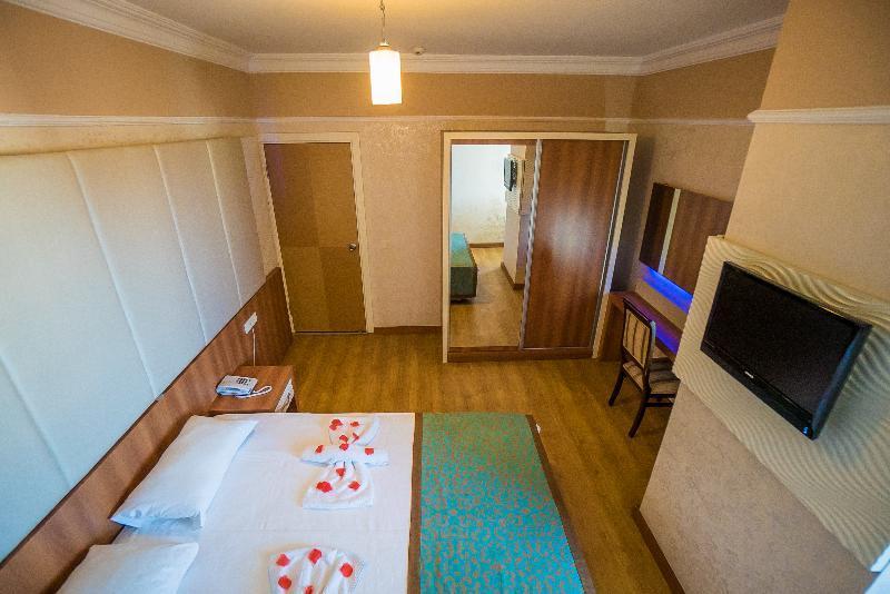 Aparthotel Cleopatra Tac & Apart 3*