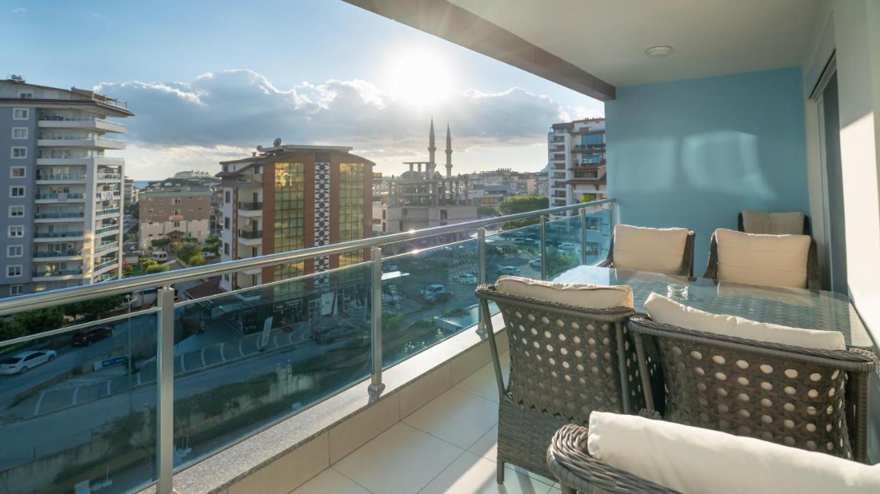 Crystal Tower Apartment *