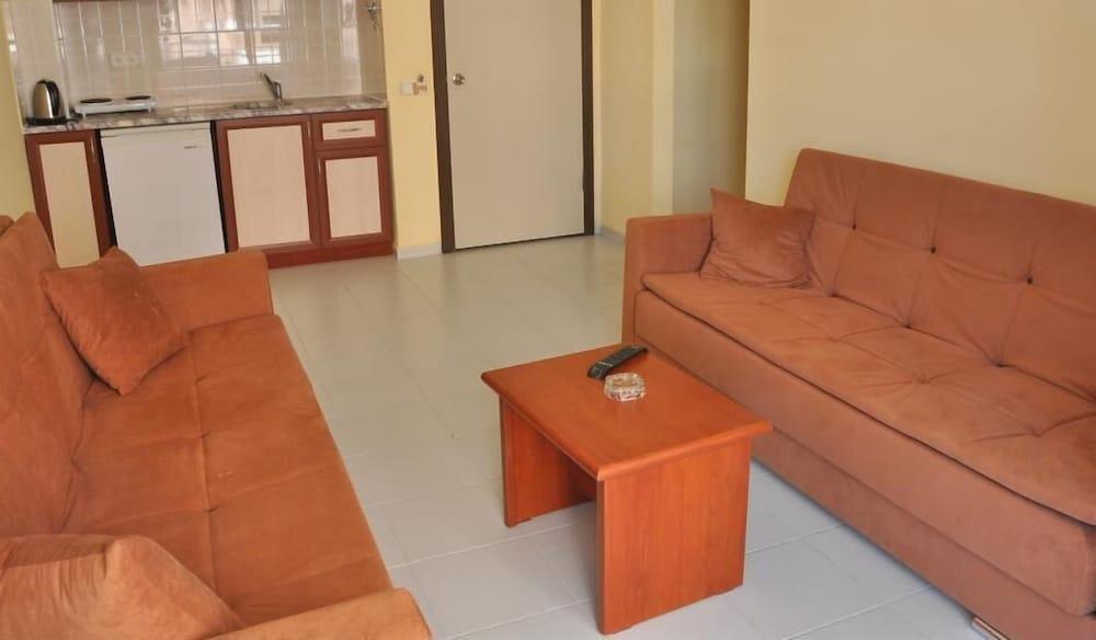 Albatros Apartment *