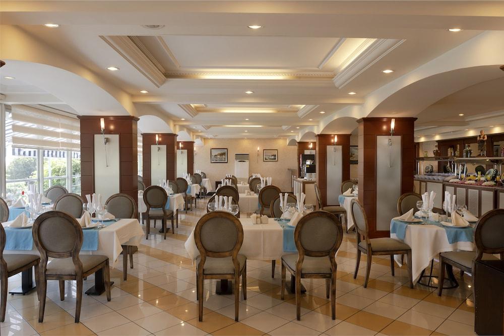Numa Port Hotel 4*