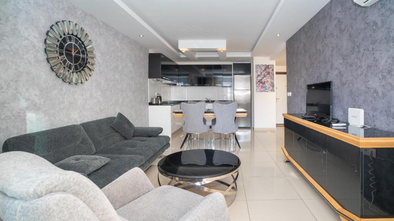 Crystal Tower Apartment *