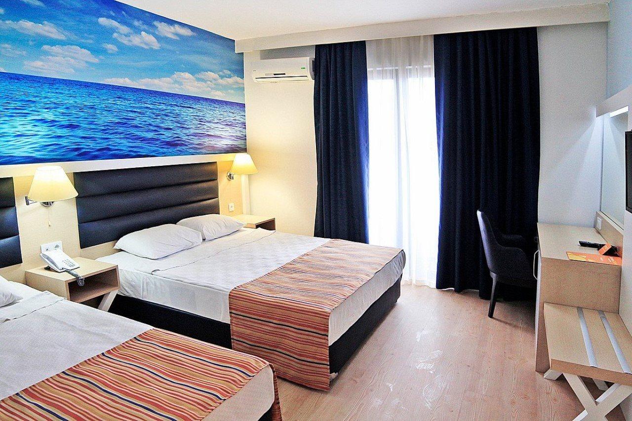 Club Aqua Plaza Hotel