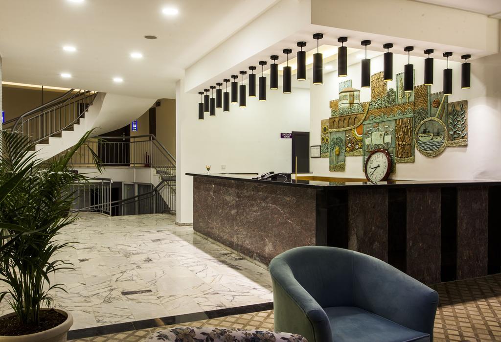 Parador Suite Hotel 3*