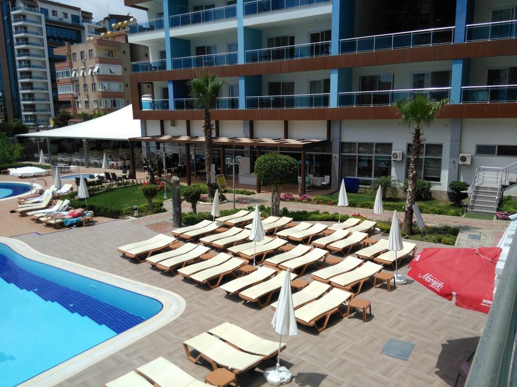 Crystal Towers Aparthotel