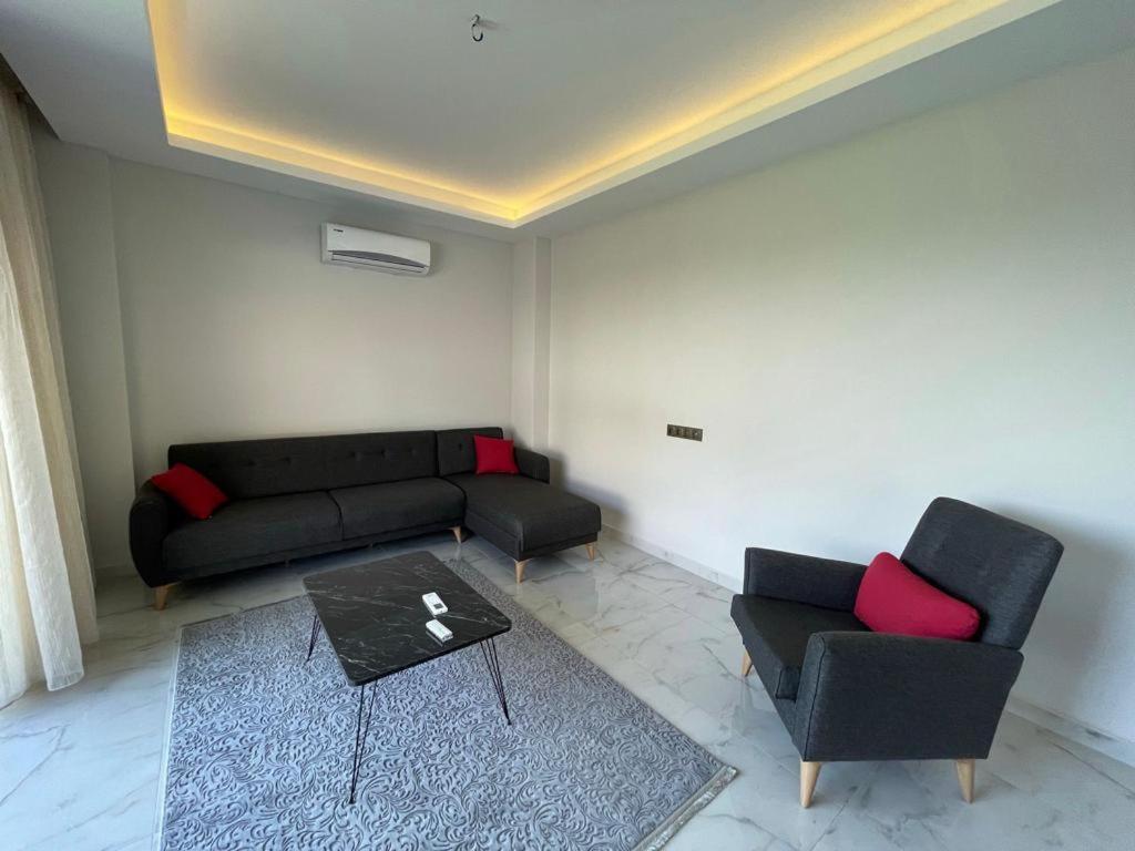 Villa Bahce, Barbeku Ve Cocuk Oyun Parki Olanagi Ve Buyuk Bir Havuzu Olan Genis Aileler Icin Ideal Alanya