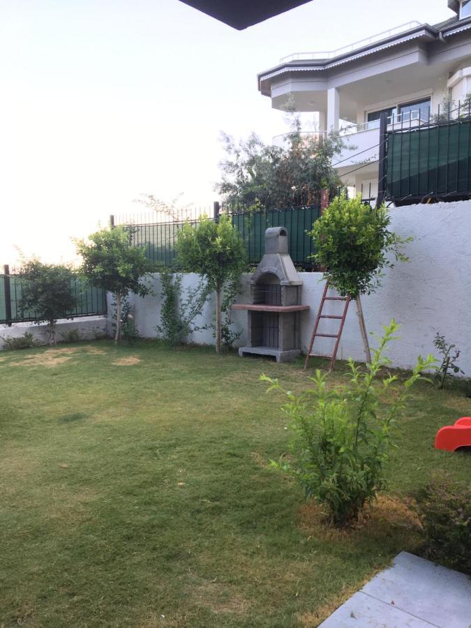 Bahce, Barbeku Ve Cocuk Oyun Parki Olanagi Ve Buyuk Bir Havuzu Olan Genis Aileler Icin Ideal Alanya