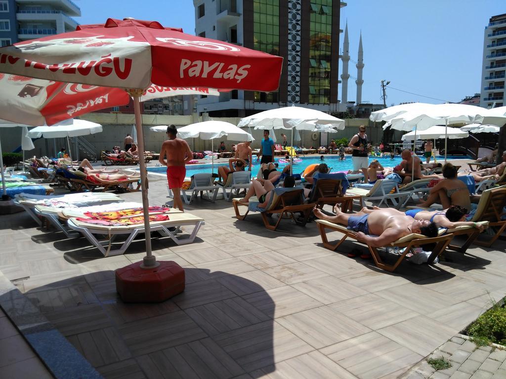 Aparthotel Crystal Towers 3*