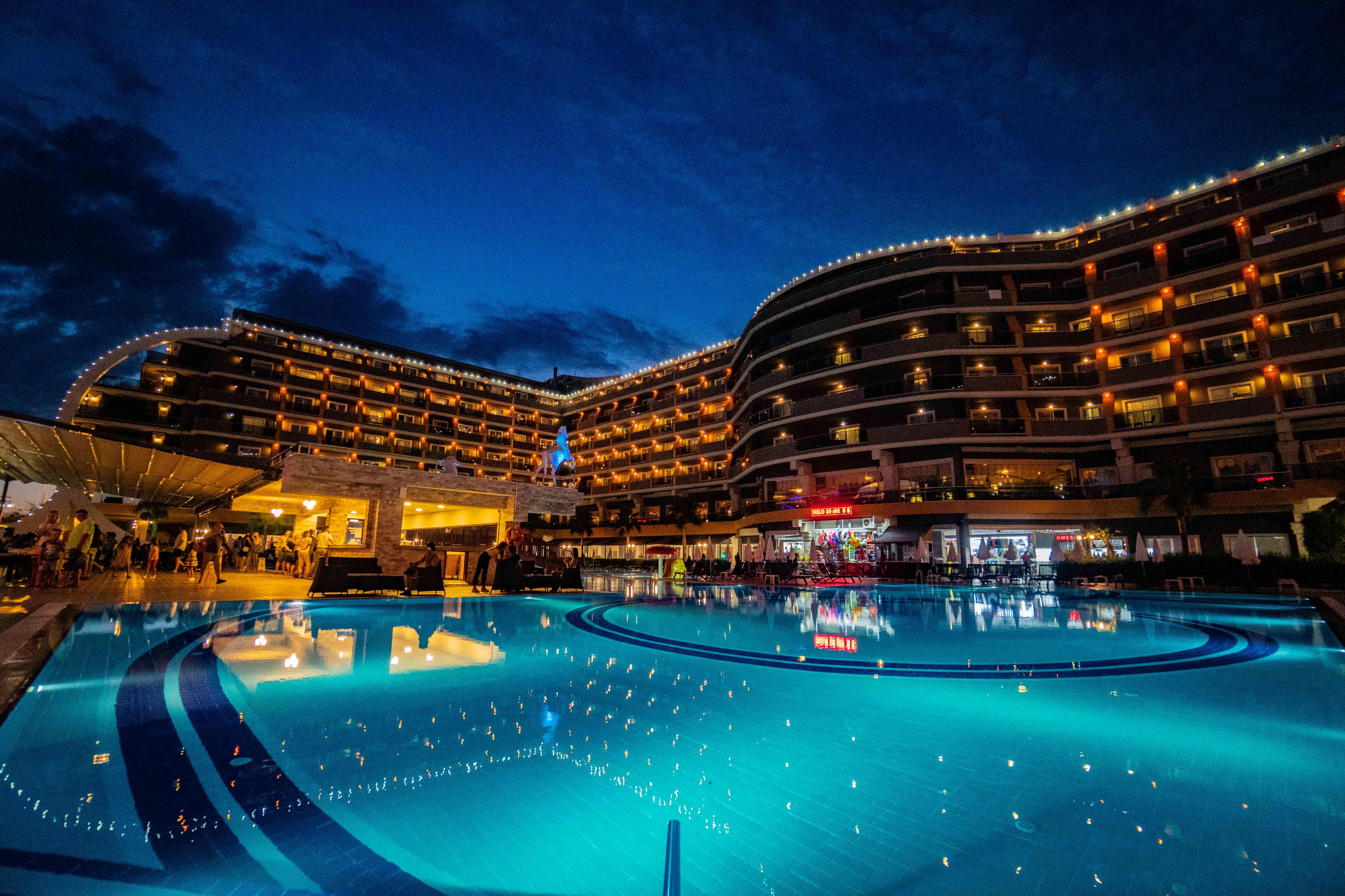 Senza The & Hotel