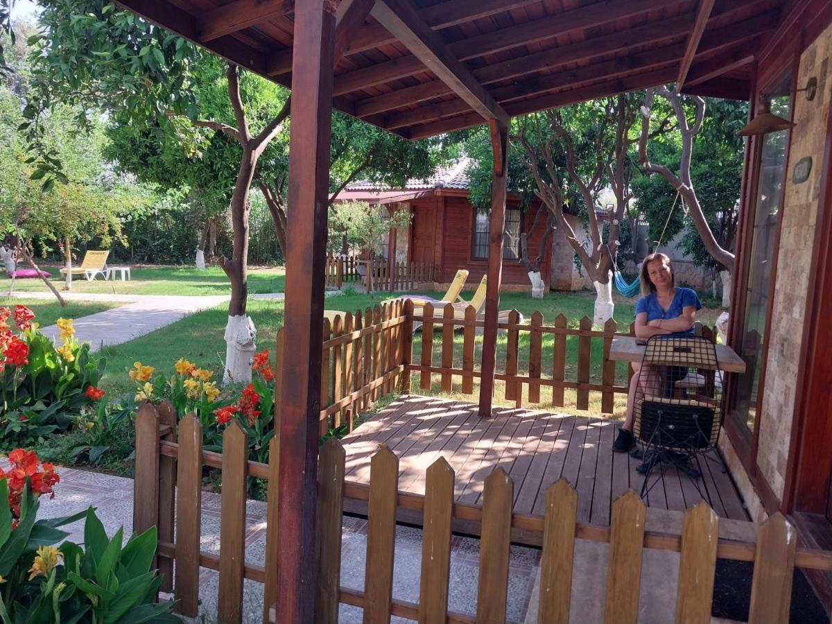 Miss Mandarin Bungalow Evleri Bed & Breakfast