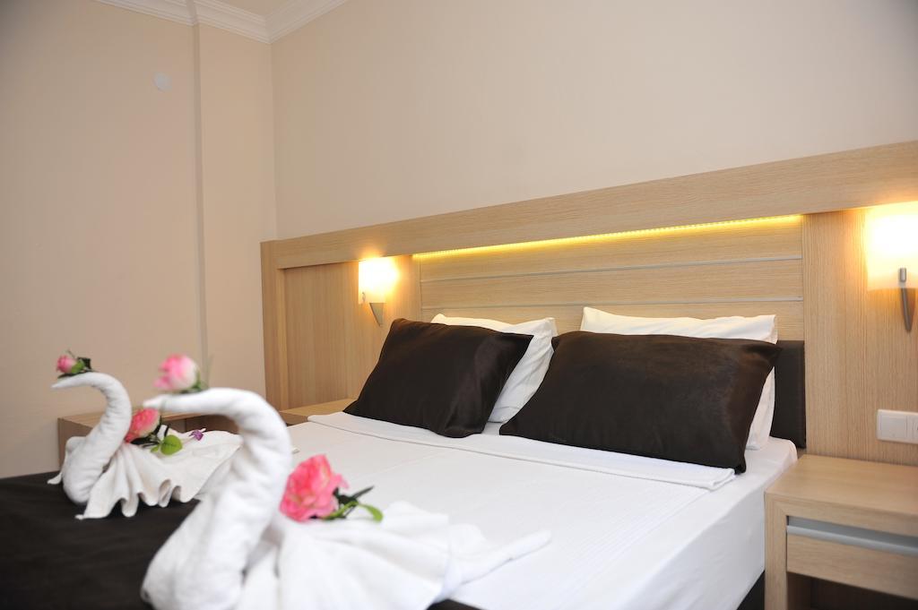 House 1 Aparthotel 3*