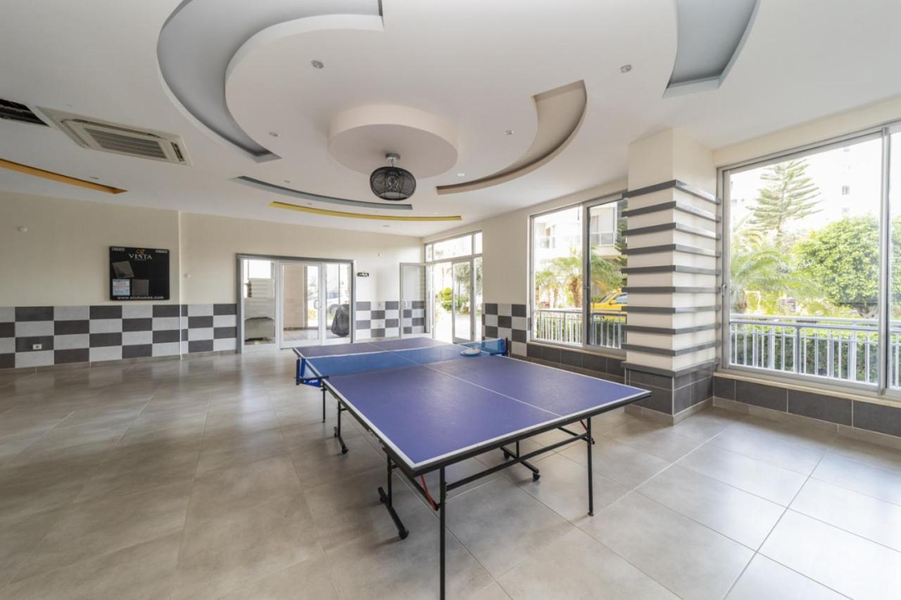 Colorful Flat With Shared Pool And In Apartment *
