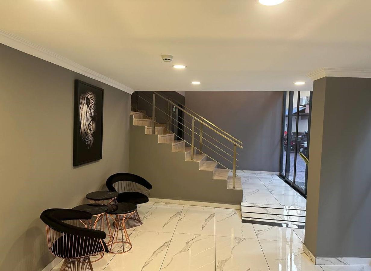 Hotel Karikatuer Bi