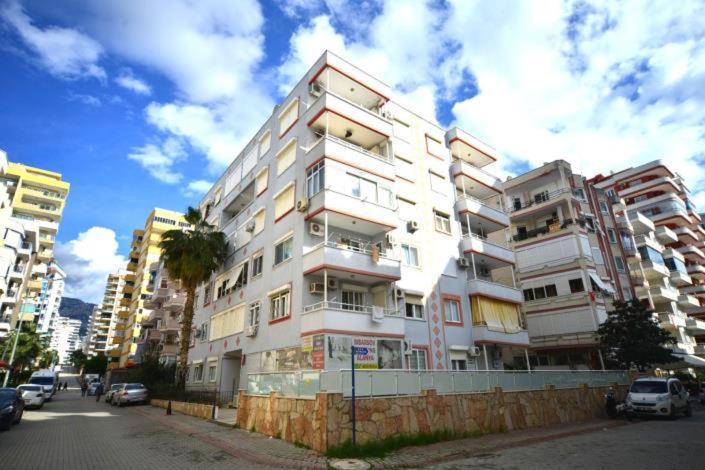 Daire Earthquake S-a-f-e! - Nice Opposite Of Beach With Umbrellas, 3 Bikes, Smart Tv, Full Equipped Kitchen, Free Parking, Own 70mbps Wifi, Pool And Terrace, Play Ground, Barbecue, Table Games, Pick-up Service, Travel Agency