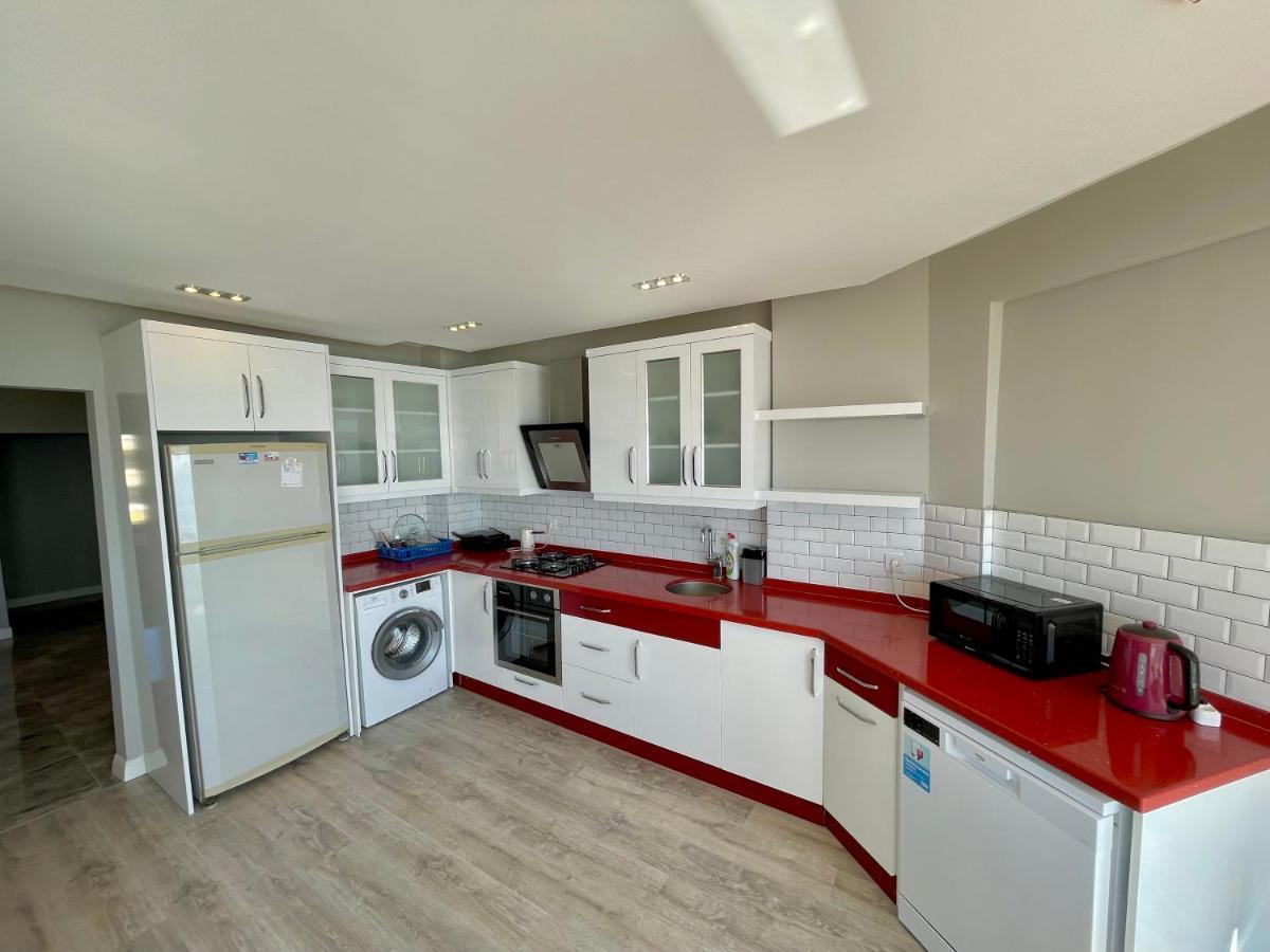 Sa Apartments! Sea View 2bd Flat Apartment *